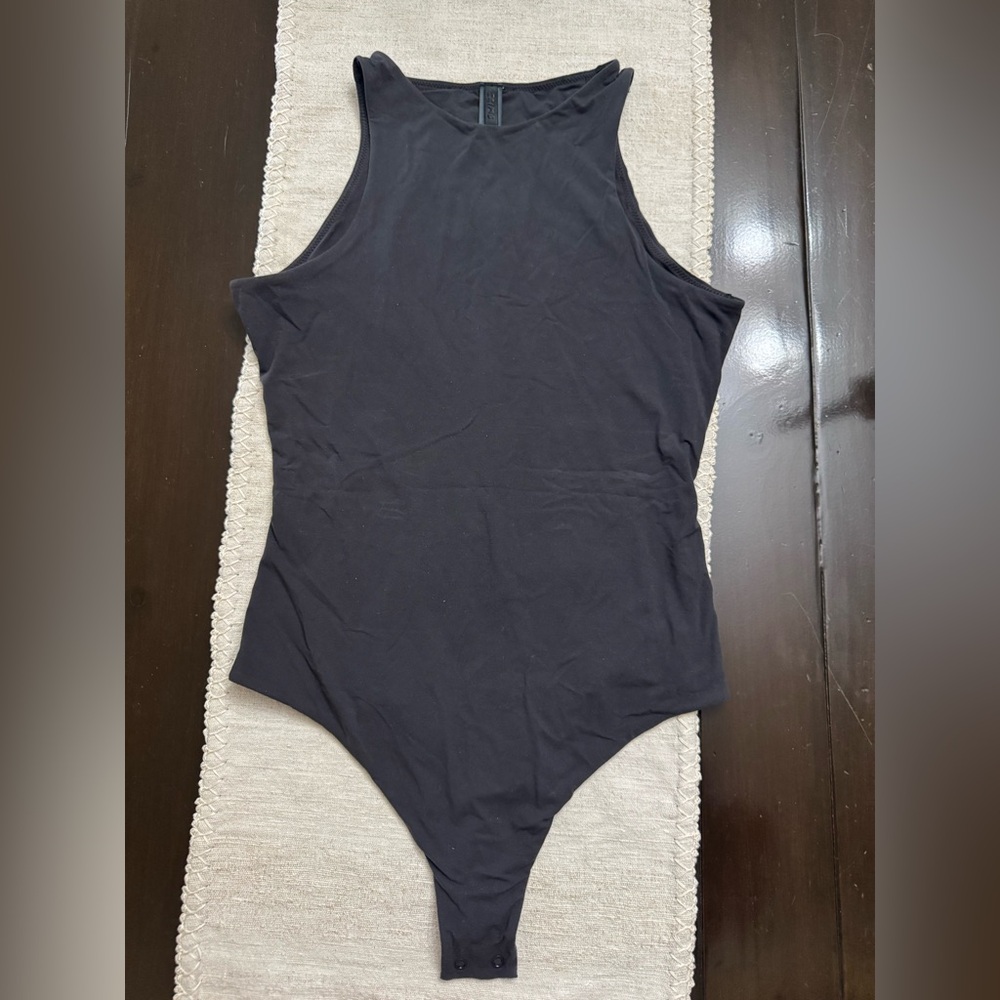 SKIMS Fits Everybody High Neck Bodysuit Thong - Size M